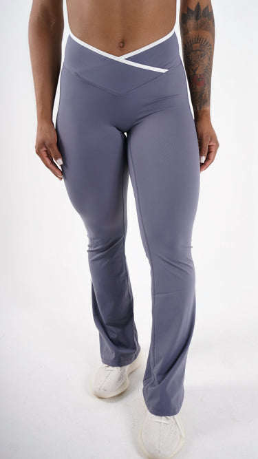 CASSIA CONTRAST TRIM FLARE LEGGING