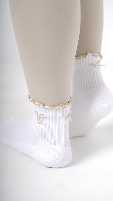 RUFFLE RIBBED PILATES SOCKS