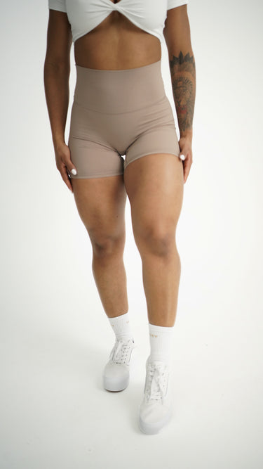 ESSENTIAL LEGEND BIKER SHORT 6" 2.0