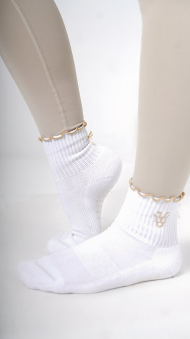 RUFFLE RIBBED PILATES SOCKS