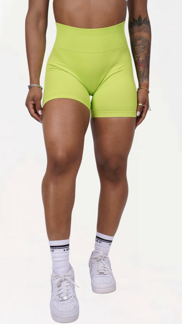 UNIFIED SEAMLESS SCRUNCH SHORT